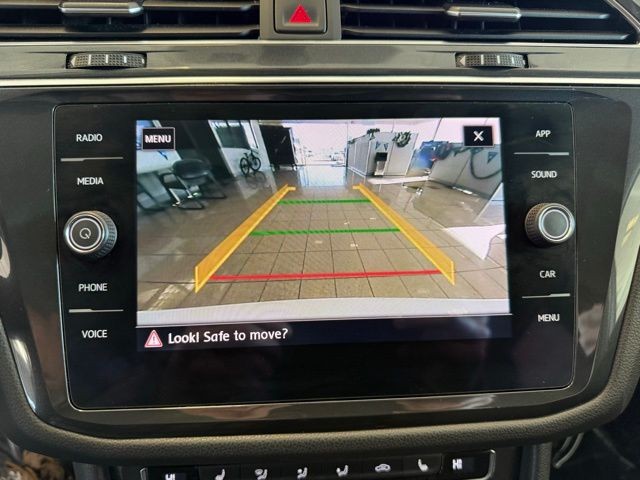 Volkswagen Tiguan Vehicle Full-screen Gallery Image 14