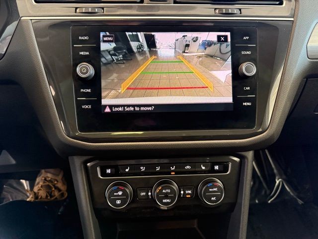 Volkswagen Tiguan Vehicle Full-screen Gallery Image 15