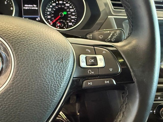 Volkswagen Tiguan Vehicle Full-screen Gallery Image 17