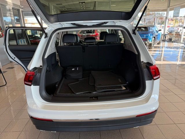 Volkswagen Tiguan Vehicle Full-screen Gallery Image 22