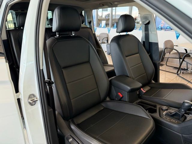 Volkswagen Tiguan Vehicle Full-screen Gallery Image 26