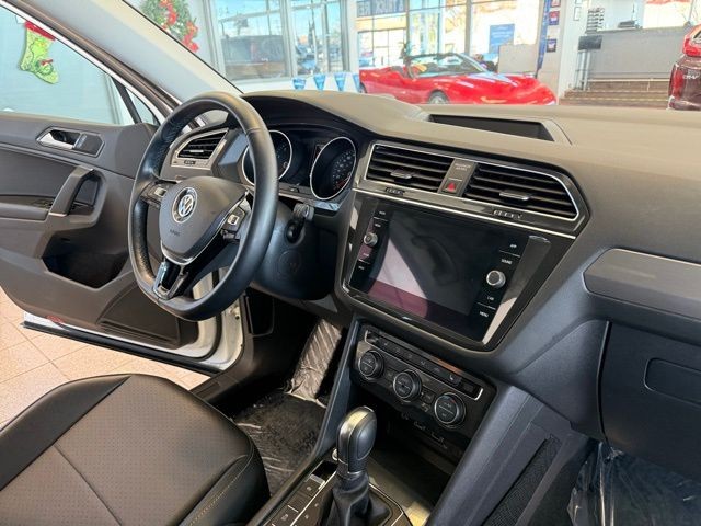 Volkswagen Tiguan Vehicle Full-screen Gallery Image 28