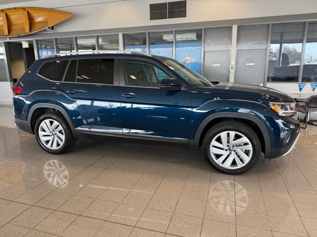 Volkswagen Atlas Vehicle Full-screen Gallery Image 02