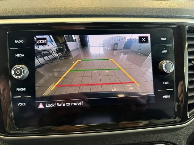 Volkswagen Atlas Vehicle Full-screen Gallery Image 14