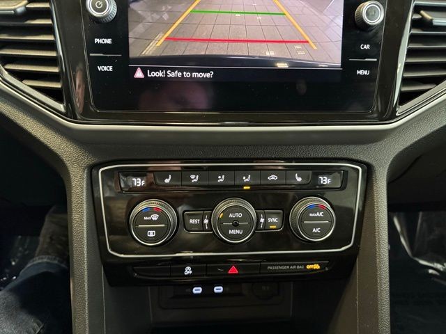 Volkswagen Atlas Vehicle Full-screen Gallery Image 15