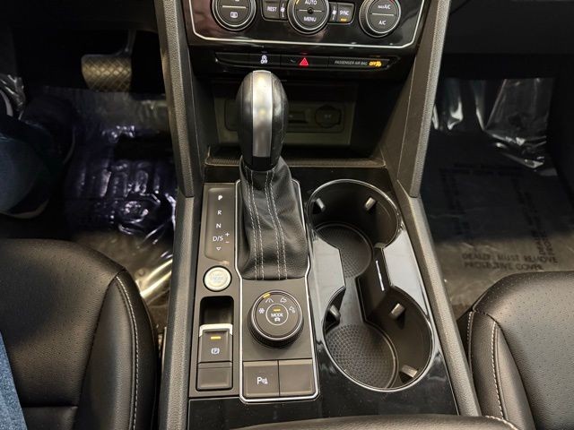 Volkswagen Atlas Vehicle Full-screen Gallery Image 16