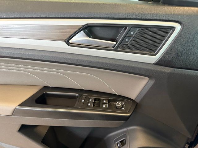 Volkswagen Atlas Vehicle Full-screen Gallery Image 19