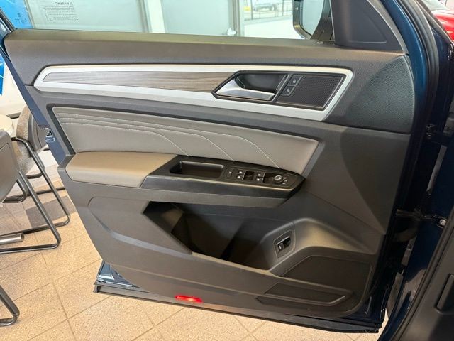 Volkswagen Atlas Vehicle Full-screen Gallery Image 20