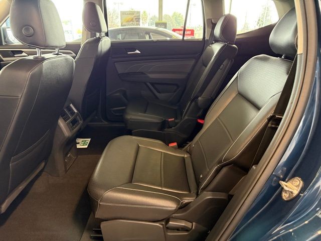 Volkswagen Atlas Vehicle Full-screen Gallery Image 21