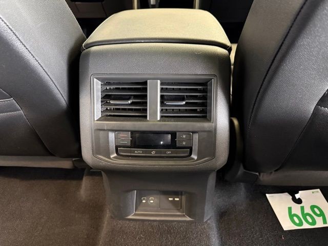 Volkswagen Atlas Vehicle Full-screen Gallery Image 25