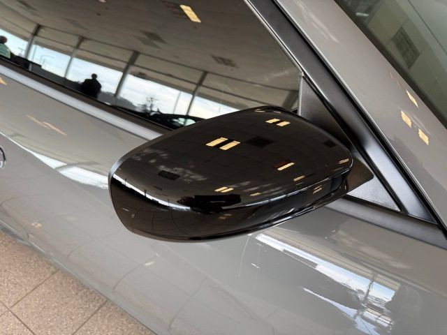 Dodge Charger Vehicle Full-screen Gallery Image 12