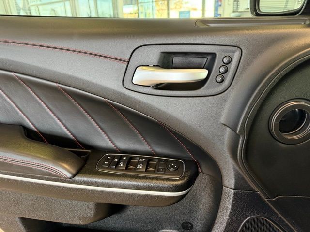 Dodge Charger Vehicle Full-screen Gallery Image 19