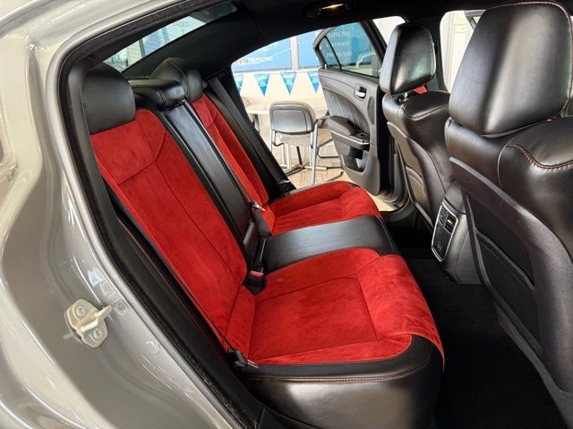 Dodge Charger Vehicle Full-screen Gallery Image 24