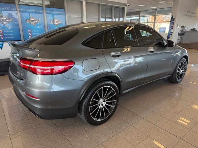 Mercedes-Benz GLC Vehicle Full-screen Gallery Image 03