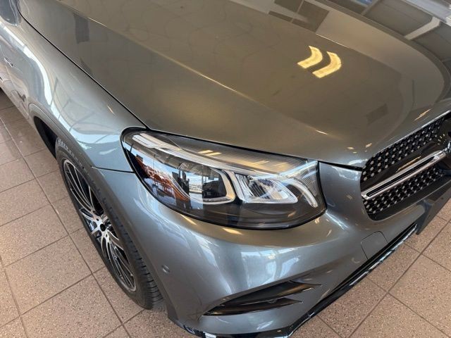 Mercedes-Benz GLC Vehicle Full-screen Gallery Image 09