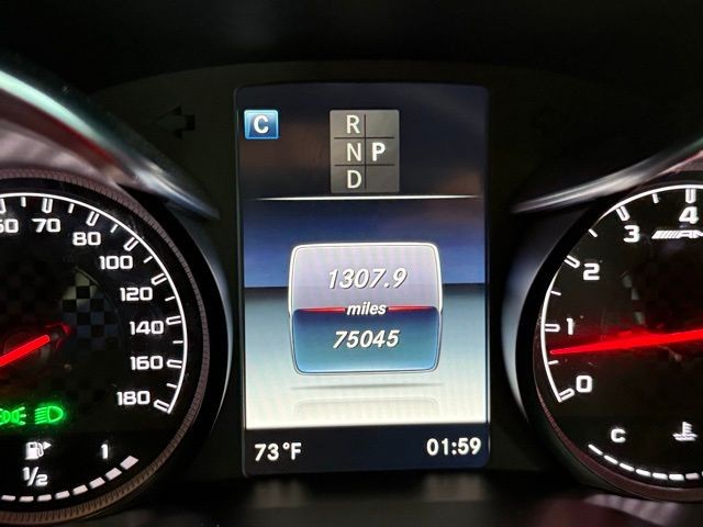 Mercedes-Benz GLC Vehicle Full-screen Gallery Image 12