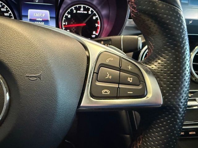 Mercedes-Benz GLC Vehicle Full-screen Gallery Image 17