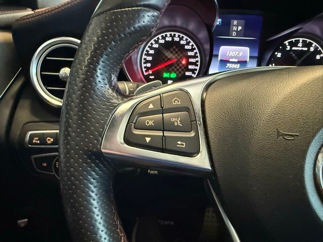 Mercedes-Benz GLC Vehicle Full-screen Gallery Image 18