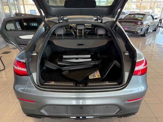 Mercedes-Benz GLC Vehicle Full-screen Gallery Image 22