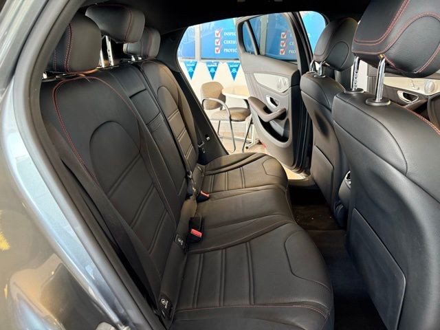 Mercedes-Benz GLC Vehicle Full-screen Gallery Image 23