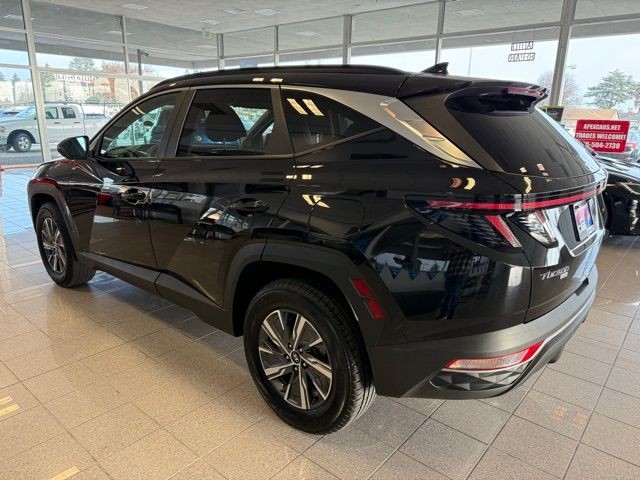 Hyundai Tucson Hybrid Vehicle Full-screen Gallery Image 05