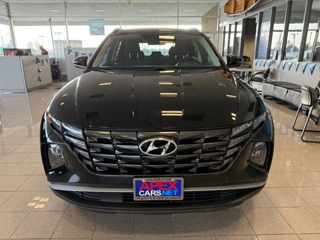 Hyundai Tucson Hybrid Vehicle Full-screen Gallery Image 07