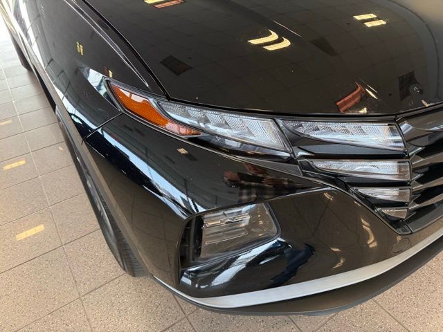 Hyundai Tucson Hybrid Vehicle Full-screen Gallery Image 09