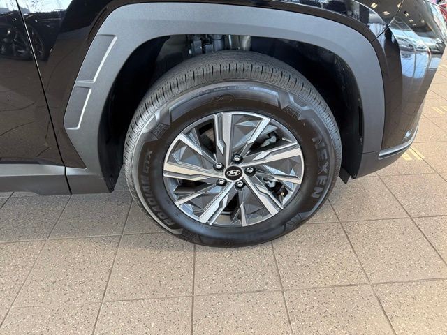 Hyundai Tucson Hybrid Vehicle Full-screen Gallery Image 10