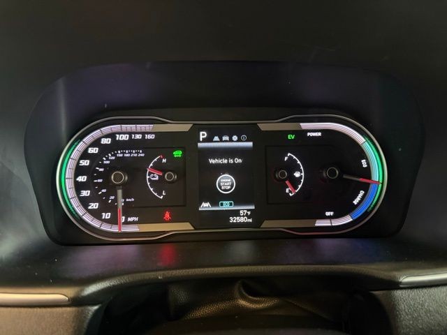 Hyundai Tucson Hybrid Vehicle Full-screen Gallery Image 13