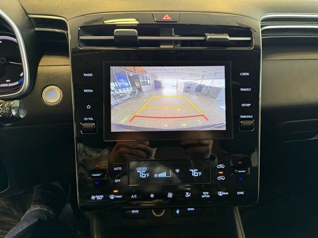 Hyundai Tucson Hybrid Vehicle Full-screen Gallery Image 15