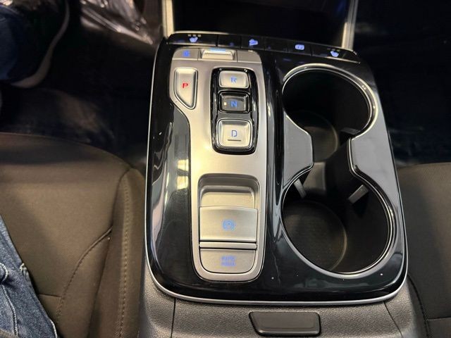 Hyundai Tucson Hybrid Vehicle Full-screen Gallery Image 16