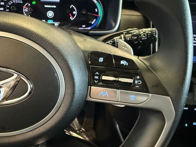 Hyundai Tucson Hybrid Vehicle Full-screen Gallery Image 17