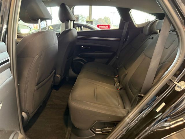 Hyundai Tucson Hybrid Vehicle Full-screen Gallery Image 21