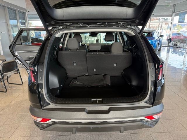 Hyundai Tucson Hybrid Vehicle Full-screen Gallery Image 22