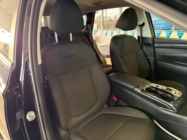 Hyundai Tucson Hybrid Vehicle Full-screen Gallery Image 26