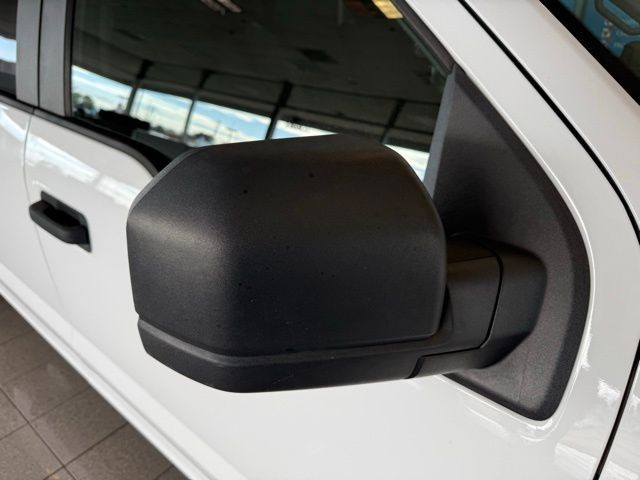 Ford F-150 Vehicle Full-screen Gallery Image 12