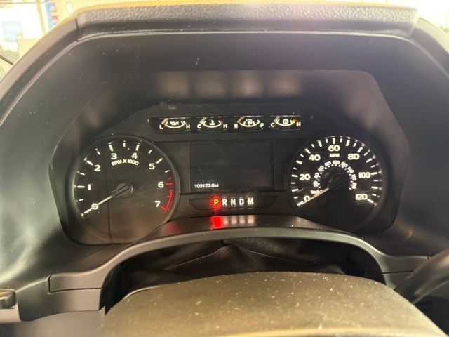 Ford F-150 Vehicle Full-screen Gallery Image 14