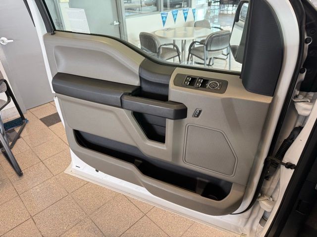 Ford F-150 Vehicle Full-screen Gallery Image 19