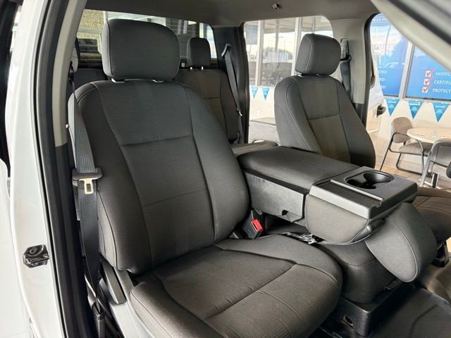 Ford F-150 Vehicle Full-screen Gallery Image 24