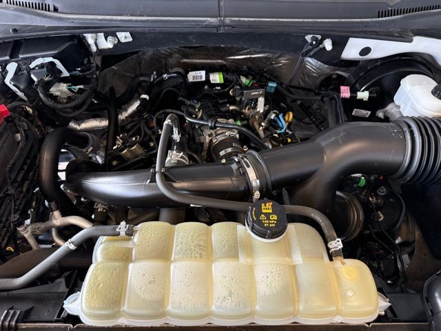 Ford F-150 Vehicle Full-screen Gallery Image 26