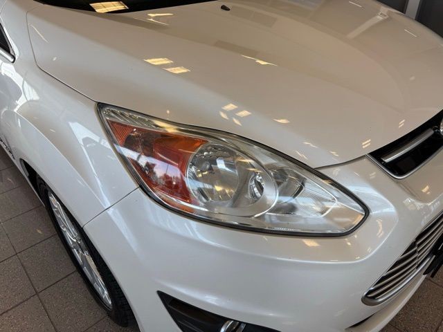 Ford C-Max Energi Vehicle Full-screen Gallery Image 09