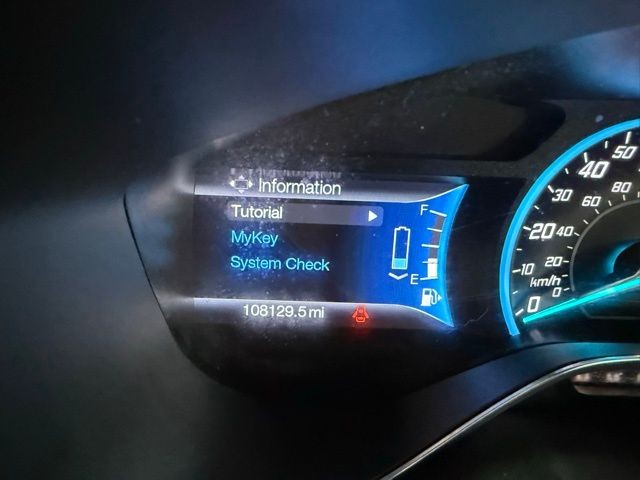 Ford C-Max Energi Vehicle Full-screen Gallery Image 12