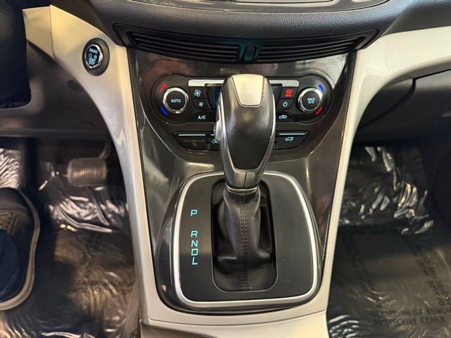 Ford C-Max Energi Vehicle Full-screen Gallery Image 16