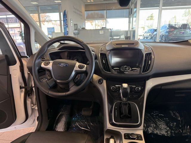 Ford C-Max Energi Vehicle Full-screen Gallery Image 25