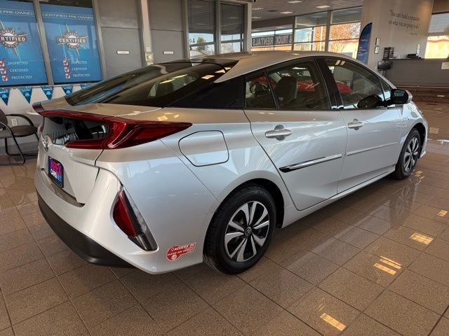 Toyota Prius Prime Vehicle Full-screen Gallery Image 03