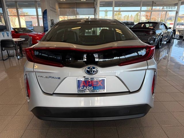 Toyota Prius Prime Vehicle Full-screen Gallery Image 04