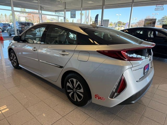 Toyota Prius Prime Vehicle Full-screen Gallery Image 05