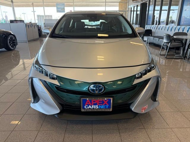 Toyota Prius Prime Vehicle Full-screen Gallery Image 07