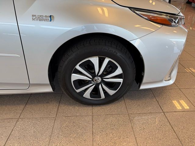 Toyota Prius Prime Vehicle Full-screen Gallery Image 10