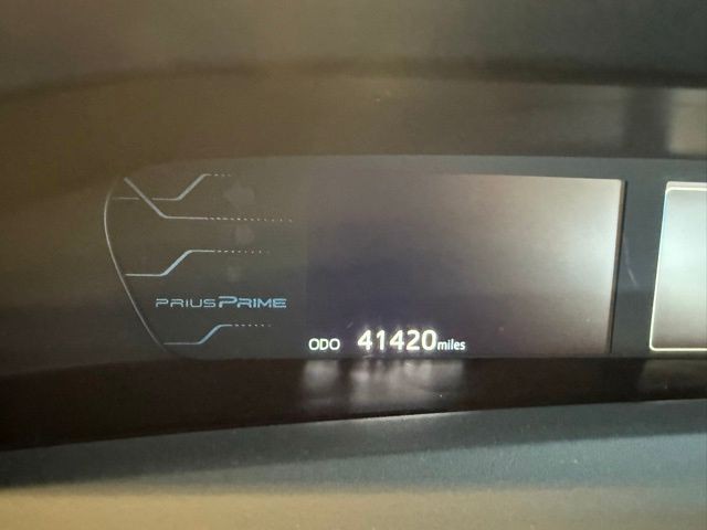 Toyota Prius Prime Vehicle Full-screen Gallery Image 12